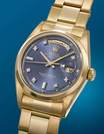 ROLEX. A RARE AND ATTRACTIVE 18K GOLD AND DIAMOND-SET AUTOMATIC WRISTWATCH WITH SWEEP CENTRE SECONDS, ARABIC CALENDAR AND BRACELET - photo 2