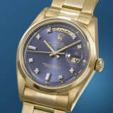 ROLEX. A RARE AND ATTRACTIVE 18K GOLD AND DIAMOND-SET AUTOMATIC WRISTWATCH WITH SWEEP CENTRE SECONDS, ARABIC CALENDAR AND BRACELET - photo 2