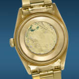 ROLEX. A RARE AND ATTRACTIVE 18K GOLD AND DIAMOND-SET AUTOMATIC WRISTWATCH WITH SWEEP CENTRE SECONDS, ARABIC CALENDAR AND BRACELET - photo 3