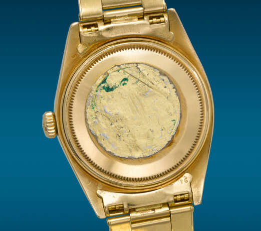 ROLEX. A RARE AND ATTRACTIVE 18K GOLD AND DIAMOND-SET AUTOMATIC WRISTWATCH WITH SWEEP CENTRE SECONDS, ARABIC CALENDAR AND BRACELET - photo 3
