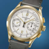 PATEK PHILIPPE. AN ATTRACTIVE 18K GOLD CHRONOGRAPH WRISTWATCH WITH PULSATION SCALE DIAL - photo 2
