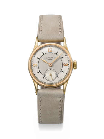 PATEK PHILIPPE. AN ATTRACTIVE 18K GOLD WRISTWATCH WITH TWO-TONE SECTOR DIAL - Foto 1