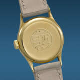 PATEK PHILIPPE. AN ATTRACTIVE 18K GOLD WRISTWATCH WITH TWO-TONE SECTOR DIAL - Foto 3
