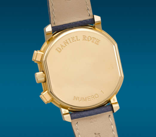 DANIEL ROTH. A RARE AND HIGHLY ATTRACTIVE 18K GOLD AUTOMATIC SEMI-SKELETONIZED CHRONOGRAPH WRISTWATCH - photo 4