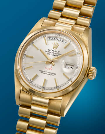 ROLEX. A RARE AND ATTRACTIVE 18K GOLD AUTOMATIC WRISTWATCH WITH SWEEP CENTRE SECONDS, DAY, DATE AND BRACELET, MADE FOR THE SULTANATE OF OMAN - фото 2