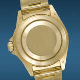 ROLEX. A CHARMING 18K GOLD AUTOMATIC WRISTWATCH WITH SWEEP CENTRE SECONDS, DATE AND BRACELET - photo 4