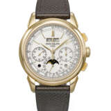 PATEK PHILIPPE. AN ELEGANT AND COVETED 18K GOLD PERPETUAL CALENDAR CHRONOGRAPH WRISTWATCH WITH MOON PHASES, LEAP YEAR, AND DAY/NIGHT INDICATION - photo 1