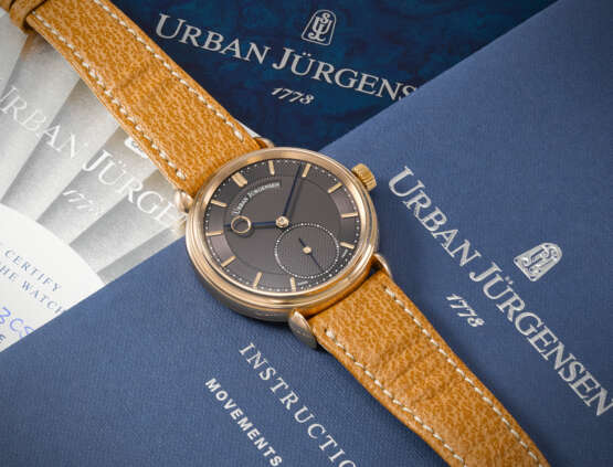 URBAN J&#220;RGENSEN. A RARE AND ELEGANT 18K PINK GOLD WRISTWATCH WITH TEARDROP LUGS - photo 3