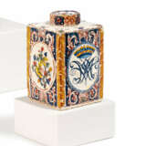 PORCELAIN TEA CADDY WITH MONOGRAMM UNDER CROWN - photo 1