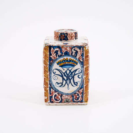 PORCELAIN TEA CADDY WITH MONOGRAMM UNDER CROWN - photo 4
