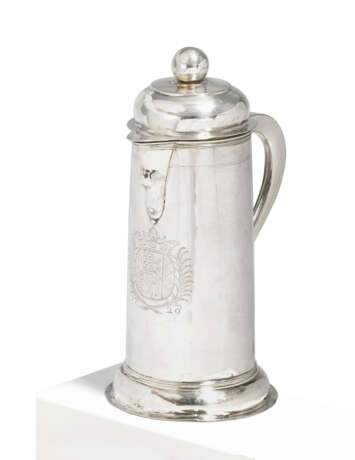 SILVER COMMUNION JUG WITH ENGRAVED COAT OF ARMS - photo 1