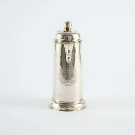 SILVER COMMUNION JUG WITH ENGRAVED COAT OF ARMS - photo 5