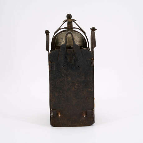EARLY IRON CLOCK WITH AUTOMATON AND DEPICTION OF SOL & LUNA - photo 3