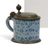 SMALL LIDDED TANKARD WITH BIRD DECOR - photo 1
