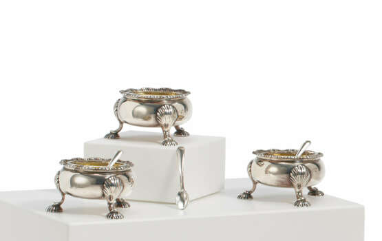 SERIES OF THREE SILVER GEORGE II SALT SHAKERS - photo 1