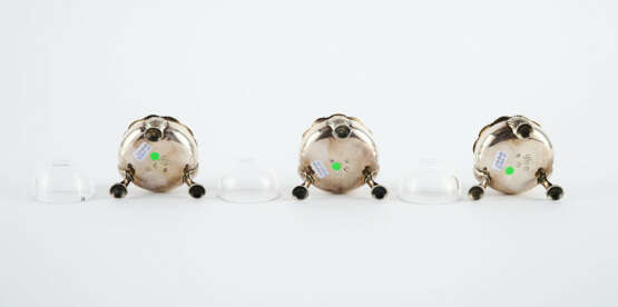SERIES OF THREE SILVER GEORGE II SALT SHAKERS - photo 9