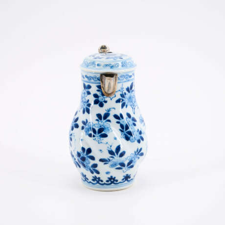 SMALL PORCELAIN POT WITH BLUE-WHITE DEOCRATION - photo 5