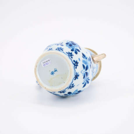 SMALL PORCELAIN POT WITH BLUE-WHITE DEOCRATION - photo 7