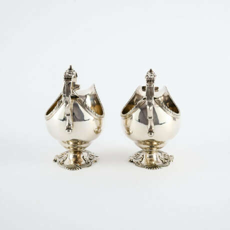 PAIR OF MAGNIFICENT SILVER GEORGE II SAUCE BOATS - photo 3