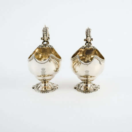 PAIR OF MAGNIFICENT SILVER GEORGE II SAUCE BOATS - photo 5