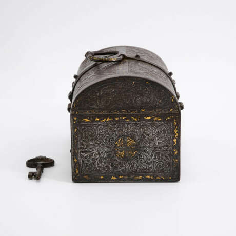 IRON CASKET WITH FINE TENDRIL DECOR - photo 2