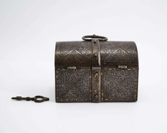 IRON CASKET WITH FINE TENDRIL DECOR - photo 3