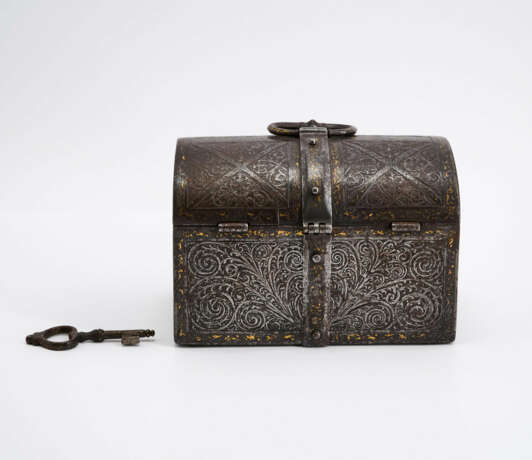 IRON CASKET WITH FINE TENDRIL DECOR - photo 5