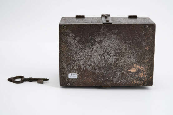IRON CASKET WITH FINE TENDRIL DECOR - photo 6