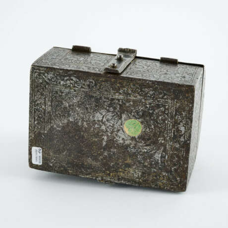 SMALL IRON CASKET WITH GROTESQUES - photo 7