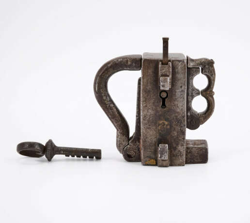 LARGE IRON DOUBLE PADLOCK - photo 3
