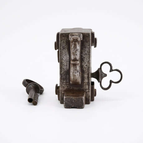 LARGE IRON DOUBLE PADLOCK - photo 4