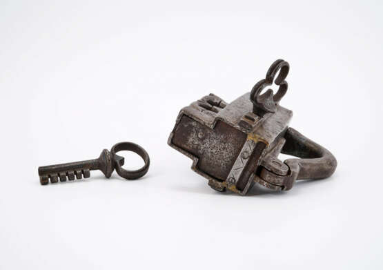 LARGE IRON DOUBLE PADLOCK - photo 6
