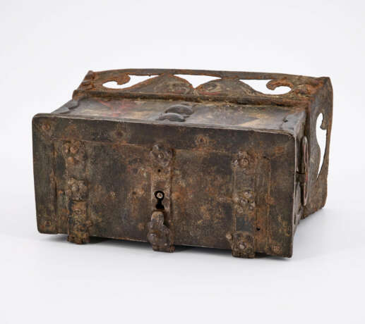 SMALL IRON WEDDING CASKET - photo 6