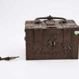 IRON CASSETTE WITH BIRD DECOR - photo 3