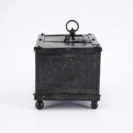 IRON RECTANGULAR CASKET WITH BIRD DECOR - photo 2