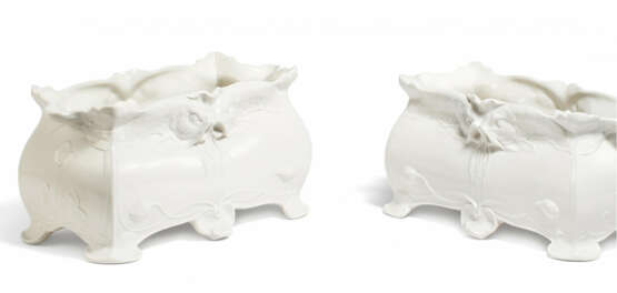 PAIR OF PORCELAIN ART NOUVEAU JARDINIERE WITH FISH MOTIFS - photo 1