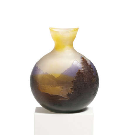 SMALL GLASS VASE WITH ALPINE LANDSCAPE - photo 1