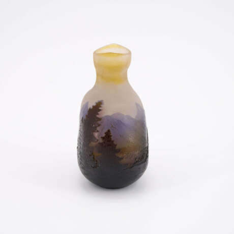 SMALL GLASS VASE WITH ALPINE LANDSCAPE - photo 2