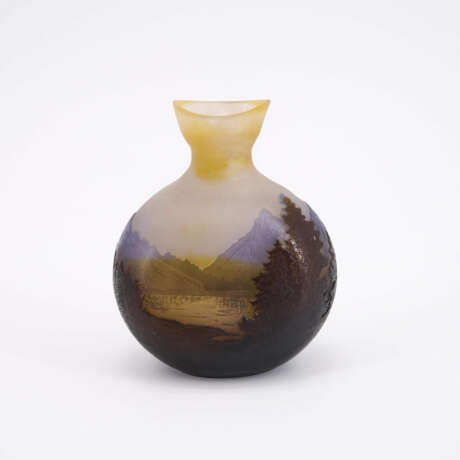 SMALL GLASS VASE WITH ALPINE LANDSCAPE - photo 5