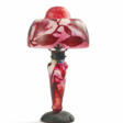 SMALL GLASS TABLE LAMPS WITH MAGNOLIA BRANCHES - Аукционные цены