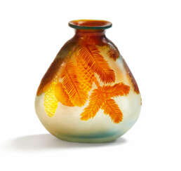 GLASS VASE WITH SPRUCE BRANCHES