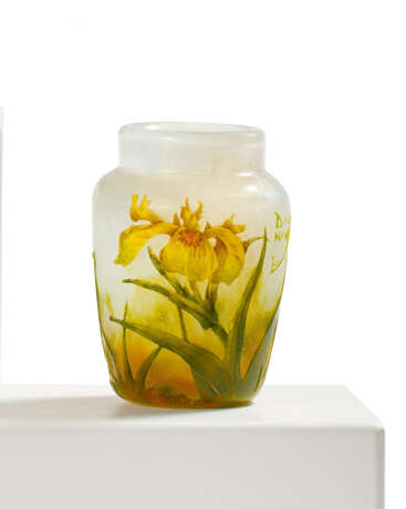 MINIATURE GLASS VASE WITH YELLOW IRIS - photo 2