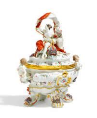 PORCELAIN TUREEN WITH DECOR OF THE SWAN SERVICE WITH THE FIGURINES OF ACIS AND GALATEA