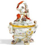 PORCELAIN TUREEN WITH DECOR OF THE SWAN SERVICE WITH THE FIGURINES OF ACIS AND GALATEA - фото 1