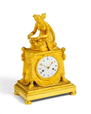 BRONZE CLOCK WITH A NEST OF THE GODS OF LOVE - photo 1