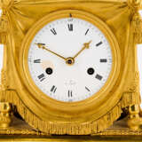 BRONZE CLOCK WITH A NEST OF THE GODS OF LOVE - photo 5