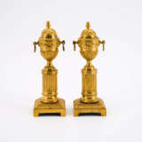 PAIR OF BRONZE CASSOLETTES LOUIS XVI - photo 3