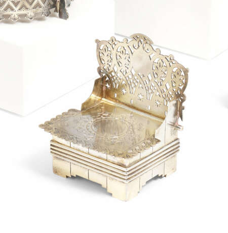SILVER SALT THRONE WITH STAR MOTIFS - фото 1