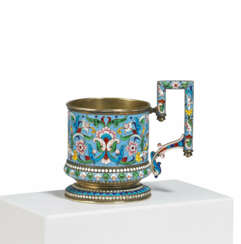 Teeglashalter mit feinem Cloisonnédekor auf himmelblauem Fond