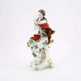LARGE PORCELAIN FIGURINE OF EUTERPE - photo 2